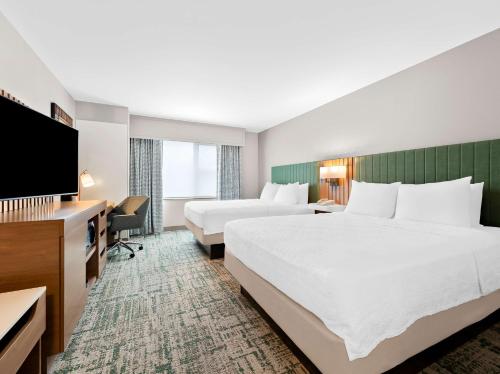 Habitación con 2 camas grandes - Adaptada para personas con discapacidad auditiva del hotel Hampton Inn & Suites Lake Placid. Foto 3