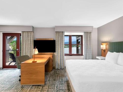 Suite Estudio Premium con cama extragrande y vistas al lago del hotel Hampton Inn & Suites Lake Placid. Foto 5