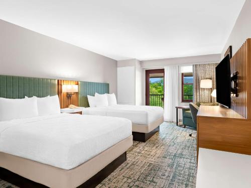 Habitación con 2 camas grandes y balcón - No fumadores del hotel Hampton Inn & Suites Lake Placid. Foto 2