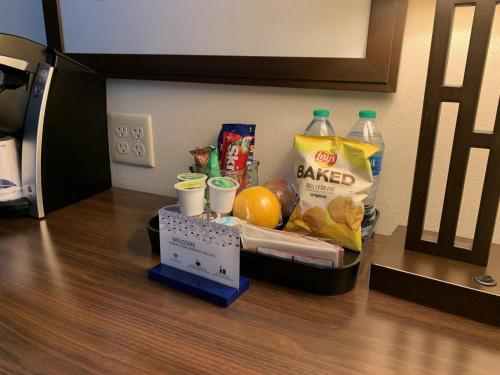 Suite Estudio Premium con cama extragrande y vistas al lago del hotel Hampton Inn & Suites Lake Placid. Foto 1