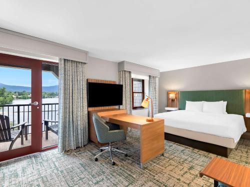 Suite con cama extragrande y balcón - No fumadores del hotel Hampton Inn & Suites Lake Placid. Foto 4