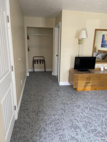 Habitación adaptada para personas con movilidad reducida - Cama grande del hotel Lake Front. Foto 1