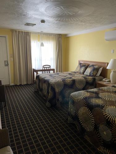 Habitación Familiar con balcón del hotel Lake Front. Foto 1