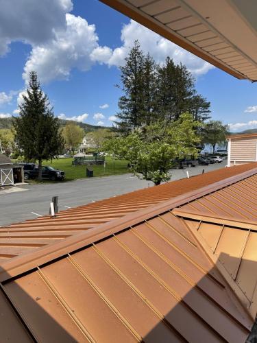 Habitación Familiar con balcón del hotel Lake Front. Foto 2