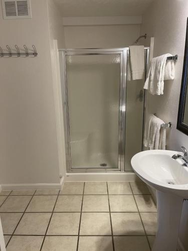 Habitación Familiar con balcón del hotel Lake Front. Foto 4