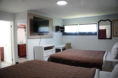 Estudio con 1 cama grande del hotel Relax Inn. Foto 3