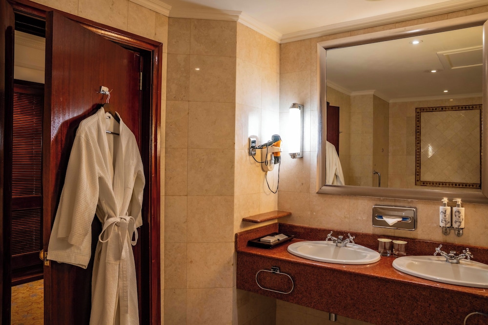 Habitación ejecutiva, 1 cama de matrimonio grande, vistas al mar del hotel Polana Serena. Foto 3