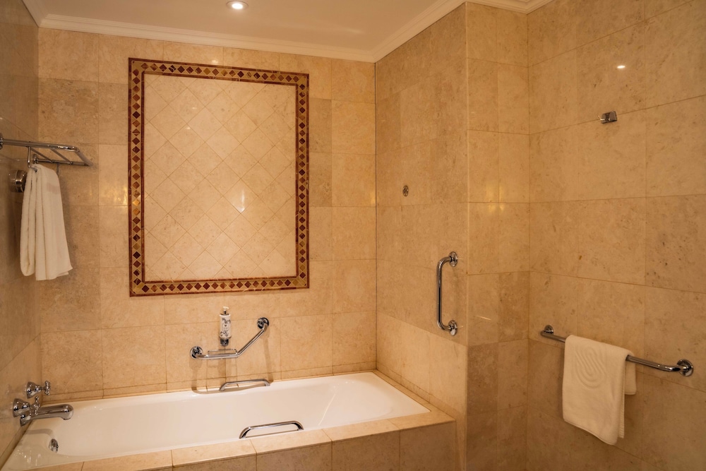 Habitación ejecutiva, 1 cama de matrimonio grande, vistas al mar del hotel Polana Serena. Foto 5