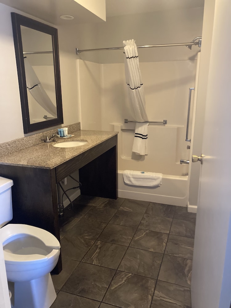 Habitación superior, 2 camas de matrimonio, vistas a la piscina del hotel Park Lane. Foto 2