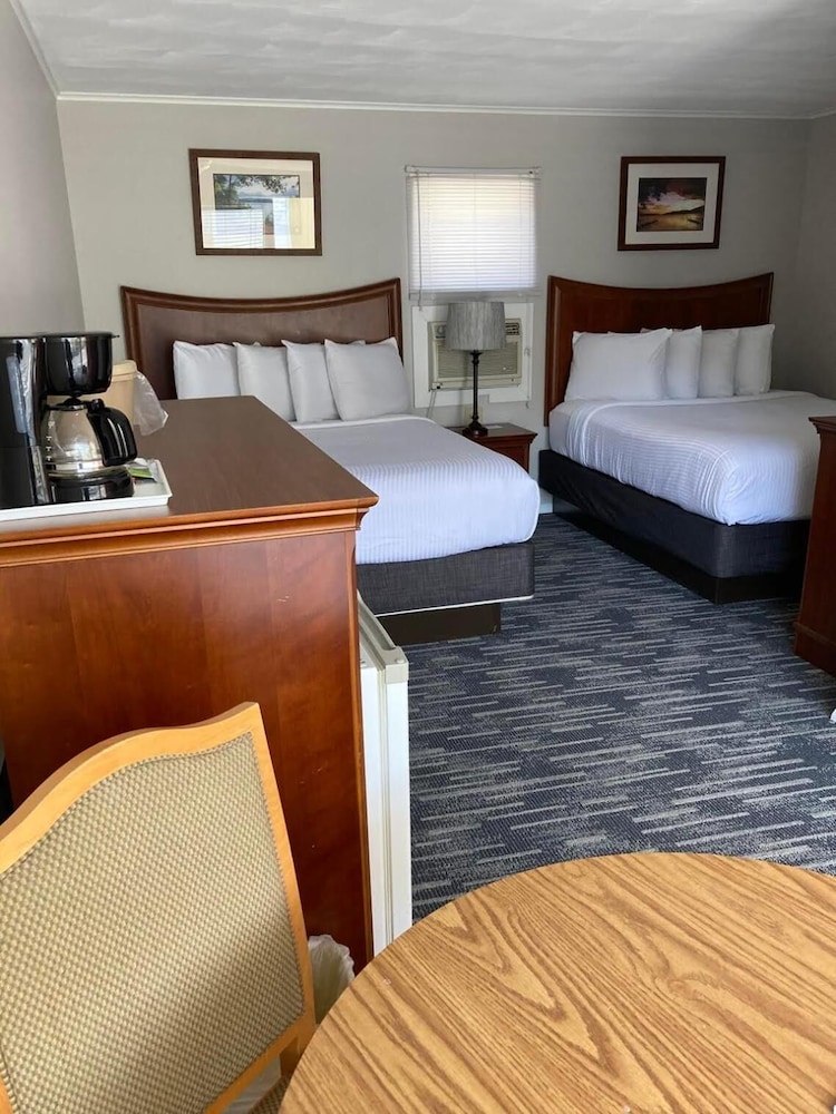 Habitación estándar, 2 camas de matrimonio del hotel Park Lane. Foto 2