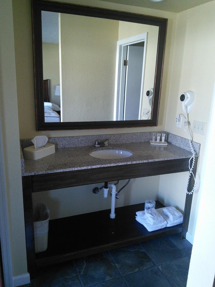 Habitación estándar, 2 camas de matrimonio, vistas a la piscina del hotel Park Lane. Foto 3