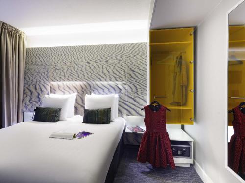 Habitación Doble Estándar - 2 camas del hotel Ibis Styles Amsterdam Central Station. Foto 1
