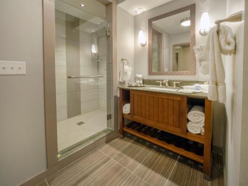 Habitación Deluxe con cama extragrande del hotel Chautauqua Harbor