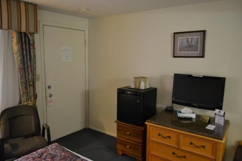 Habitación adaptada para personas con movilidad reducida - Cama grande del hotel The Ship. Foto 2