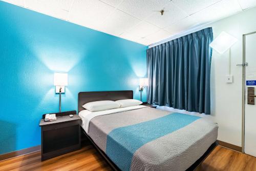 Habitación con cama grande - Fumadores del hotel 6 Elmsford, Ny - White Plains. Foto 1