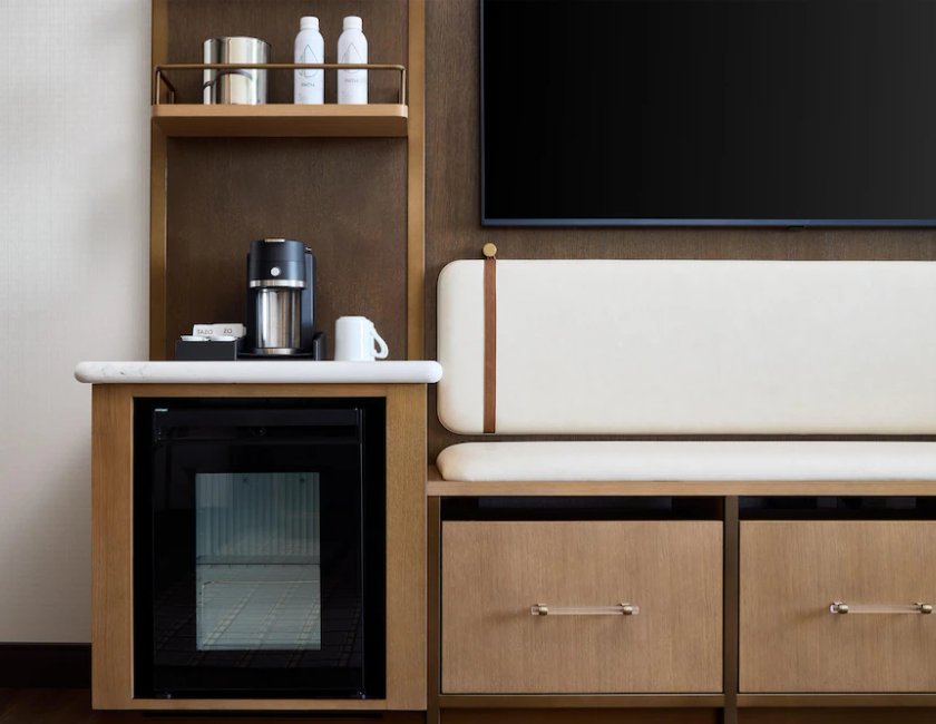 1 Cama King con Vistas a la Plaza del hotel Hyatt Regency Tysons Corner Center. Foto 1