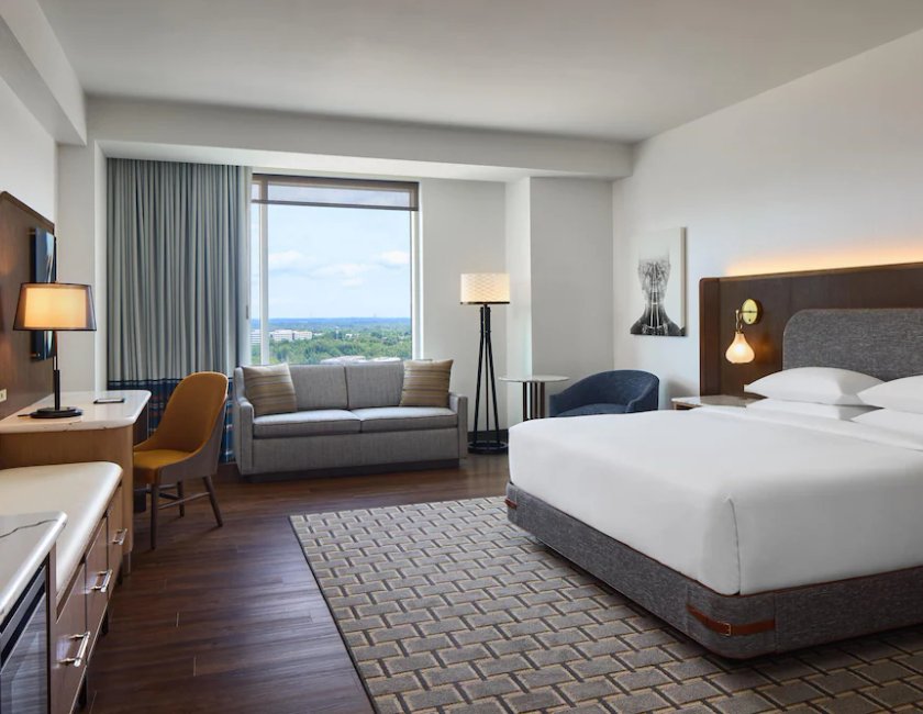 Esquina con 1 Cama King y Sofá Cama Deluxe del hotel Hyatt Regency Tysons Corner Center. Foto 5