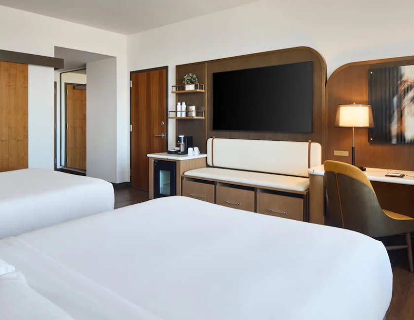 2 Camas Queen con acceso al Club del hotel Hyatt Regency Tysons Corner Center. Foto 5