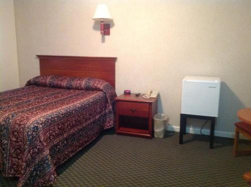 Habitación Estándar - 1 cama grande del hotel Potsdam Inn. Foto 4