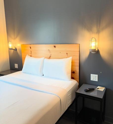 Habitación adaptada para personas con movilidad reducida - Cama grande del hotel Bklyn House. Foto 7