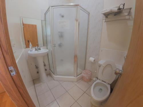 Habitación Doble con baño privado del hotel U.s. Pacific. Foto 1