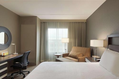 Habitación Premium con cama extragrande del hotel Hilton Garden Inn Rochester University. Foto 3