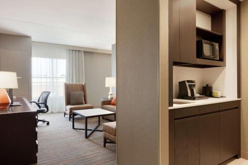 Suite de 1 dormitorio - 1 cama extragrande del hotel Hilton Garden Inn Rochester University. Foto 1