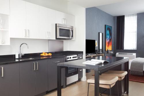 Deluxe King Studio (recepción abierta las 24 horas) del hotel Mint House at 70 Pine. Foto 2