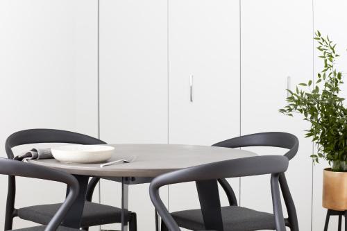 Habitación accesible de un dormitorio con cama extragrande (recepción abierta las 24 horas) del hotel Mint House at 70 Pine. Foto 11