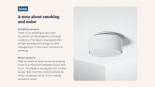 Un dormitorio con cama extragrande (recepción abierta las 24 horas) del hotel Mint House at 70 Pine. Foto 13