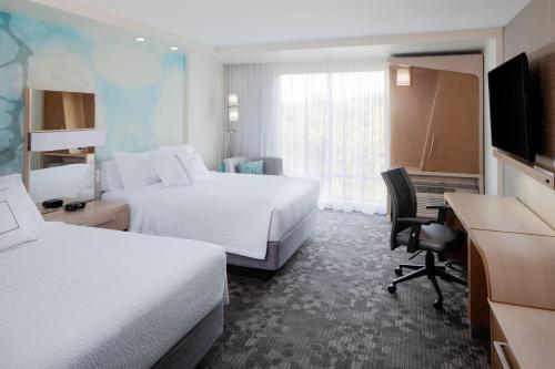Habitación Doble con 2 camas dobles y vistas al río del hotel Courtyard By Marriott Albany Troy/waterfront. Foto 8