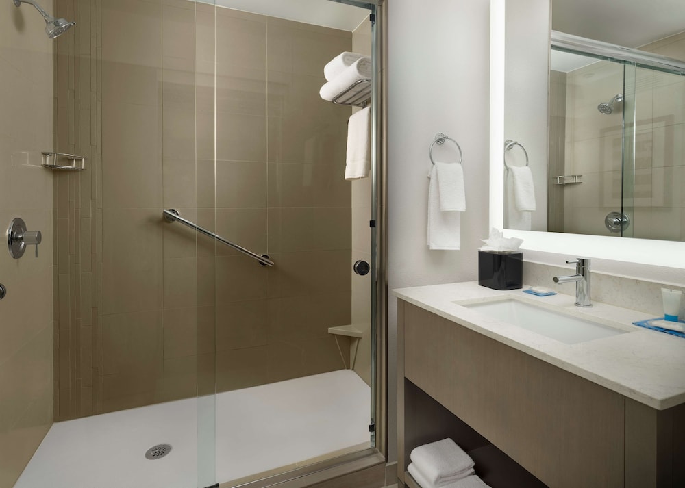 Suite Especial con Cocina y Una Habitación | Dos Camas Queen (más sofá cama) del hotel Hyatt House San Jose Airport. Foto 4