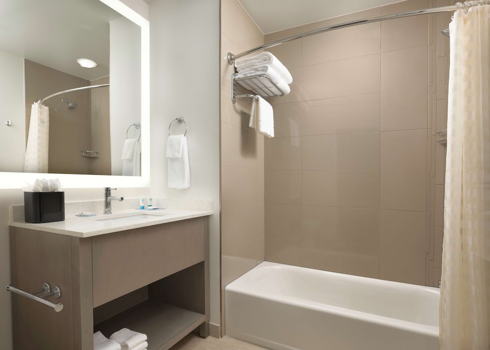 Suite Estudio Especial con Cocina | Cama King (Más Sofá Cama) del hotel Hyatt House San Jose Airport. Foto 6