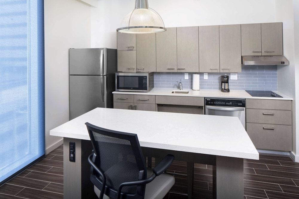Suite Especial con Cocina de un Dormitorio | Cama King con Sofá Cama del hotel Hyatt House Nashville At Vanderbilt