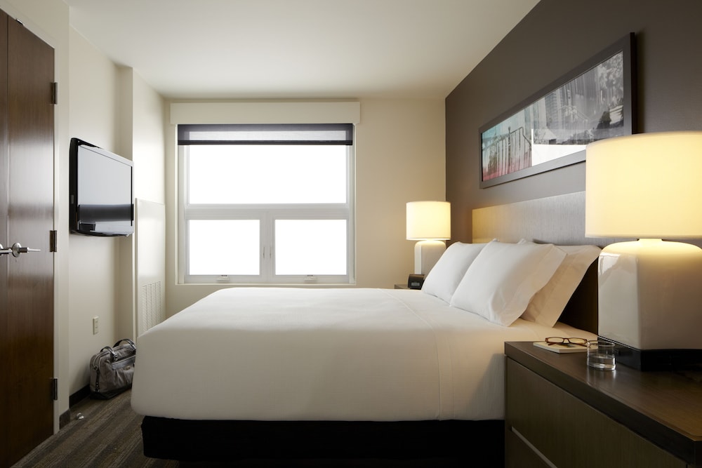 Habitación Den | Cama King del hotel Hyatt House Nashville At Vanderbilt. Foto 2