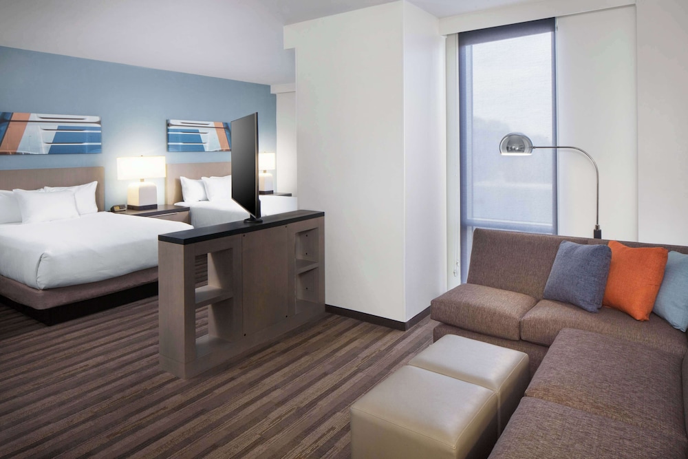 Suite Estudio Accesible con Cocina/Bañera | Dos Camas Queen (Más Sofá Cama) del hotel Hyatt House Nashville At Vanderbilt