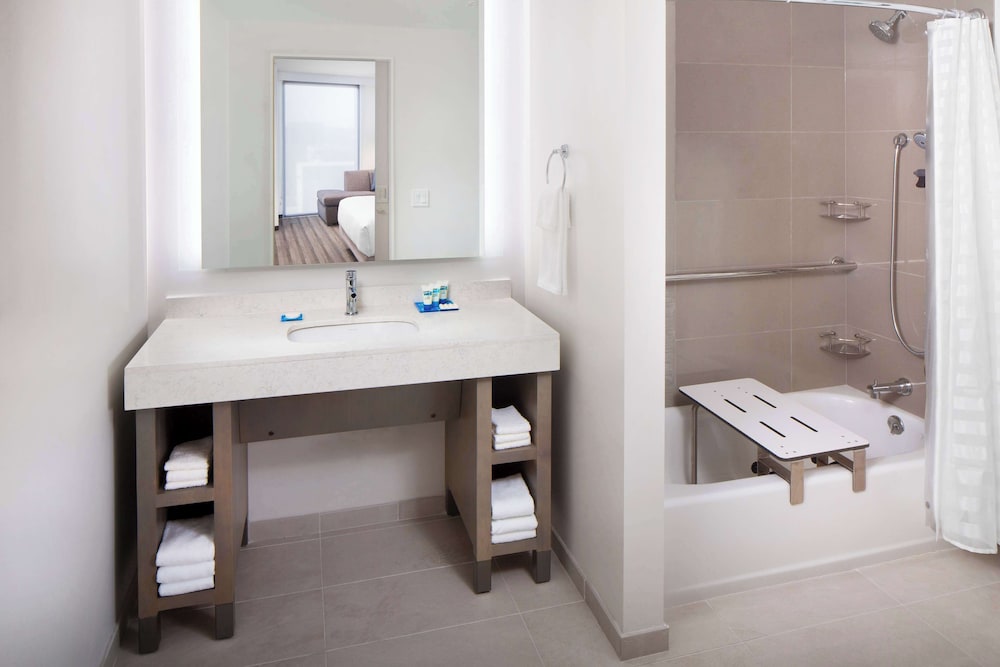 Suite Estudio Accesible con Cocina/Bañera | Dos Camas Queen (Más Sofá Cama) del hotel Hyatt House Nashville At Vanderbilt. Foto 4
