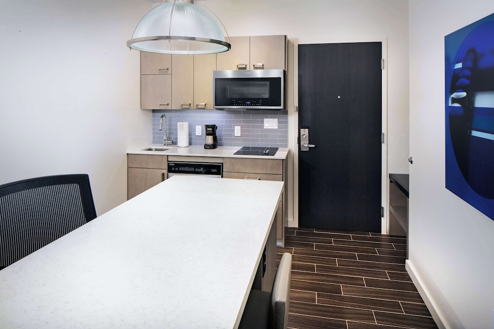 Suite Estudio con Cocina | Cama King (Más Sofá Cama) del hotel Hyatt House Nashville At Vanderbilt. Foto 3