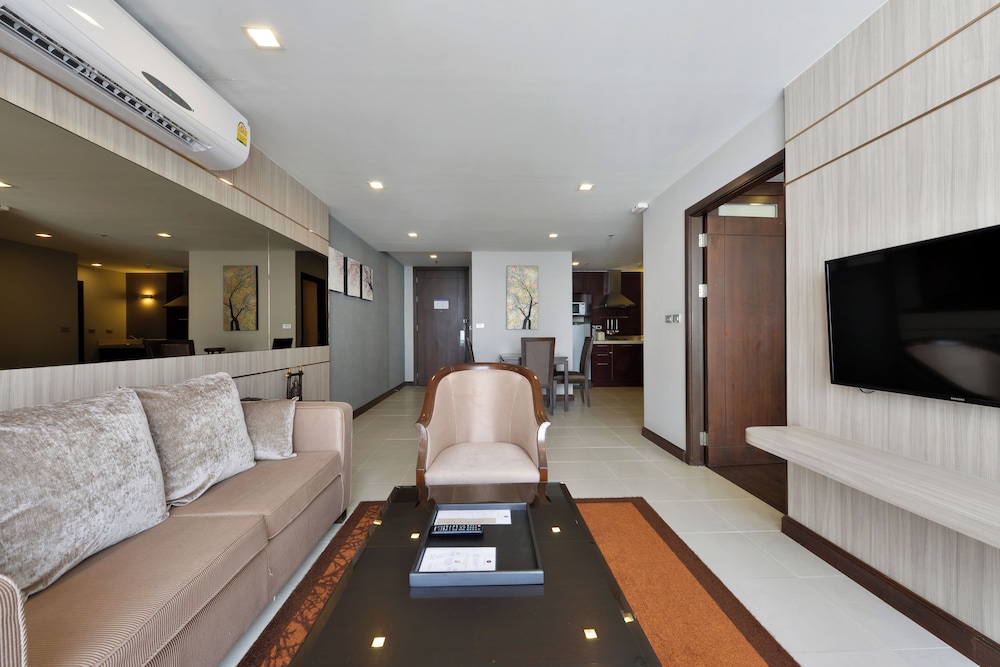 SUITE GRANDE 1 Cama King - Salón - Balcón del hotel Grand Mercure Bangkok Asoke Residence. Foto 16