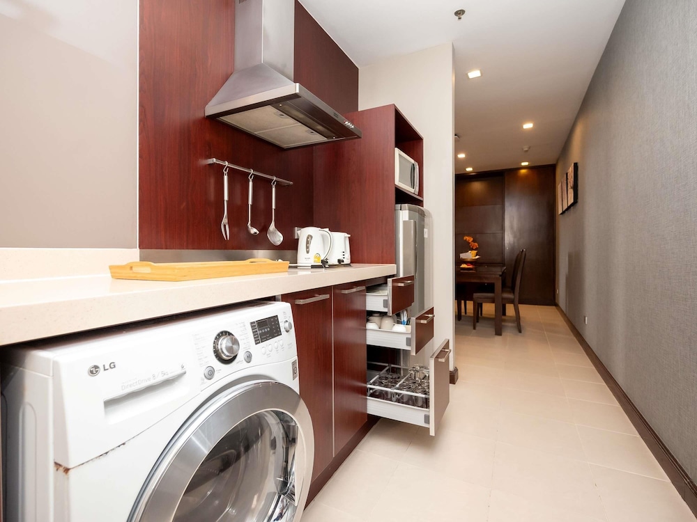 SUITE EJECUTIVA, 1 Cama King con Balcón del hotel Grand Mercure Bangkok Asoke Residence. Foto 9