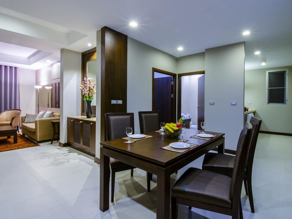 SUITE EJECUTIVA, 1 Cama King con Balcón del hotel Grand Mercure Bangkok Asoke Residence. Foto 12