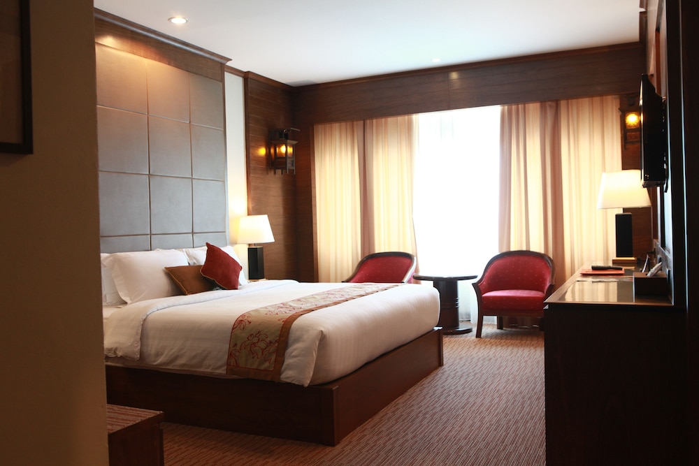 Clásica King del hotel Mövenpick Suriwongse Chiang Mai. Foto 2