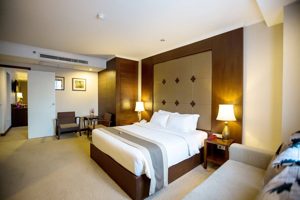 Superior Twin del hotel Mövenpick Suriwongse Chiang Mai. Foto 1