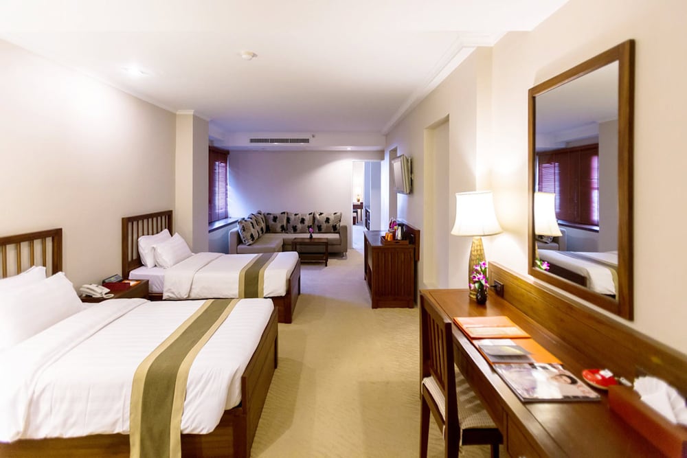 Premium King del hotel Mövenpick Suriwongse Chiang Mai. Foto 2