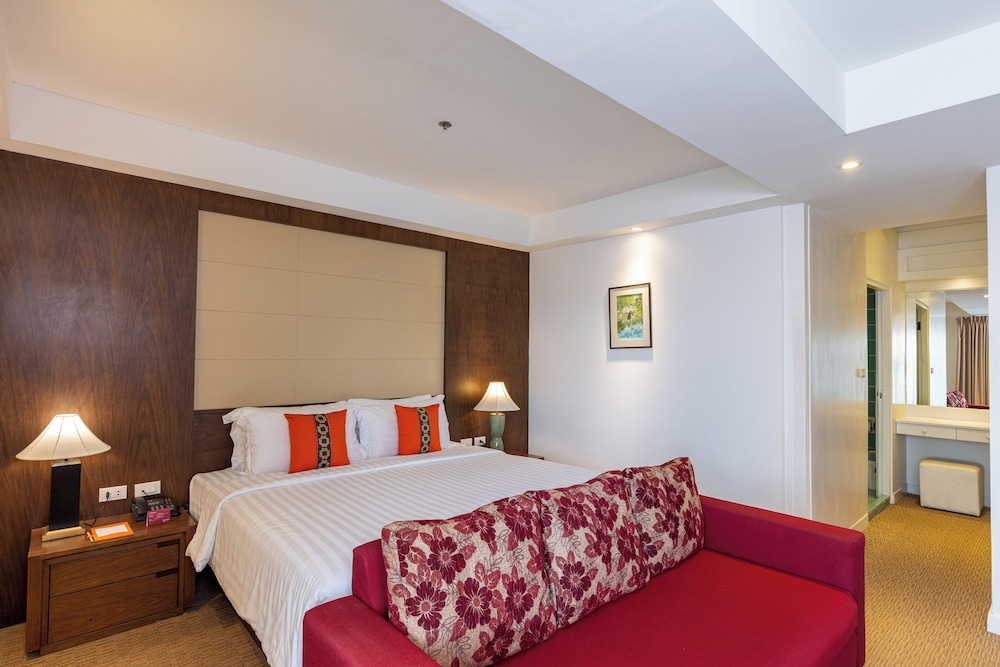 Junior Suite del hotel Mövenpick Suriwongse Chiang Mai. Foto 1