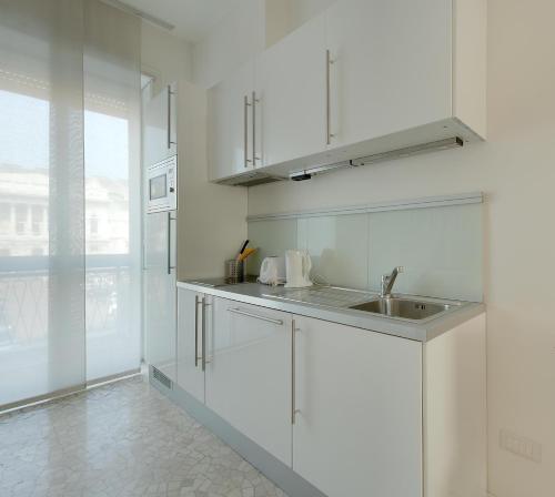 Apartamento 1 Cama queen 1 habitación 2 sofás camas kitchenette del hotel Milan Apartment Rental. Foto 2
