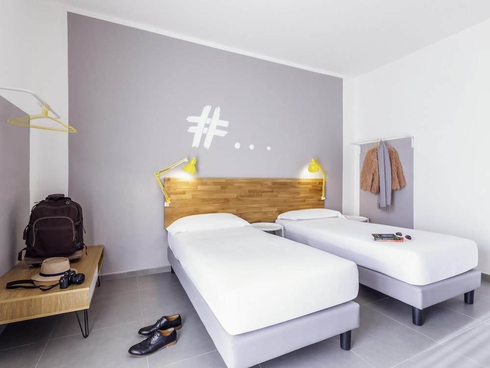 Habitación Standard con dos camas individuales del hotel Ibis Styles Brindisi