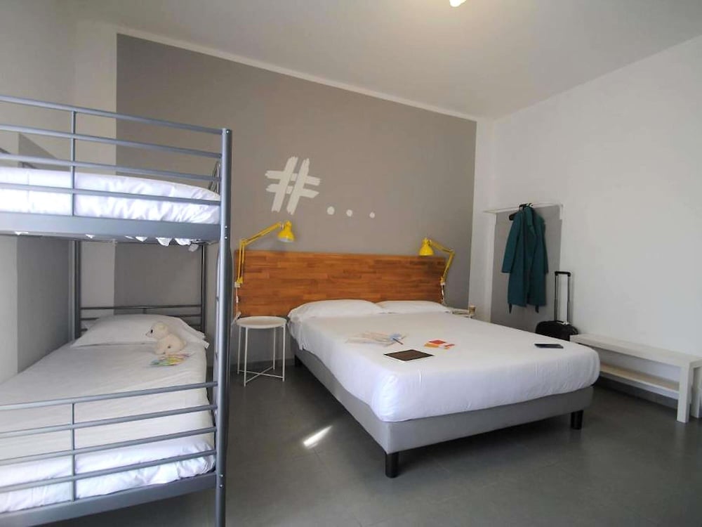 HABITACIÓN CUÁDRUPLE CON 1 CAMA DOBLE Y 1 LITERA del hotel Ibis Styles Brindisi
