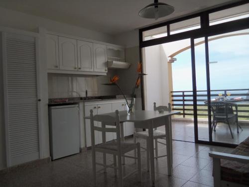 One-Bedroom Apartment with Terrace (3 Adults) del hotel Isa I y II. Foto 18