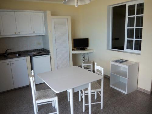 One-Bedroom Apartment with Terrace (2 Adults + 2 Children) del hotel Isa I y II. Foto 19